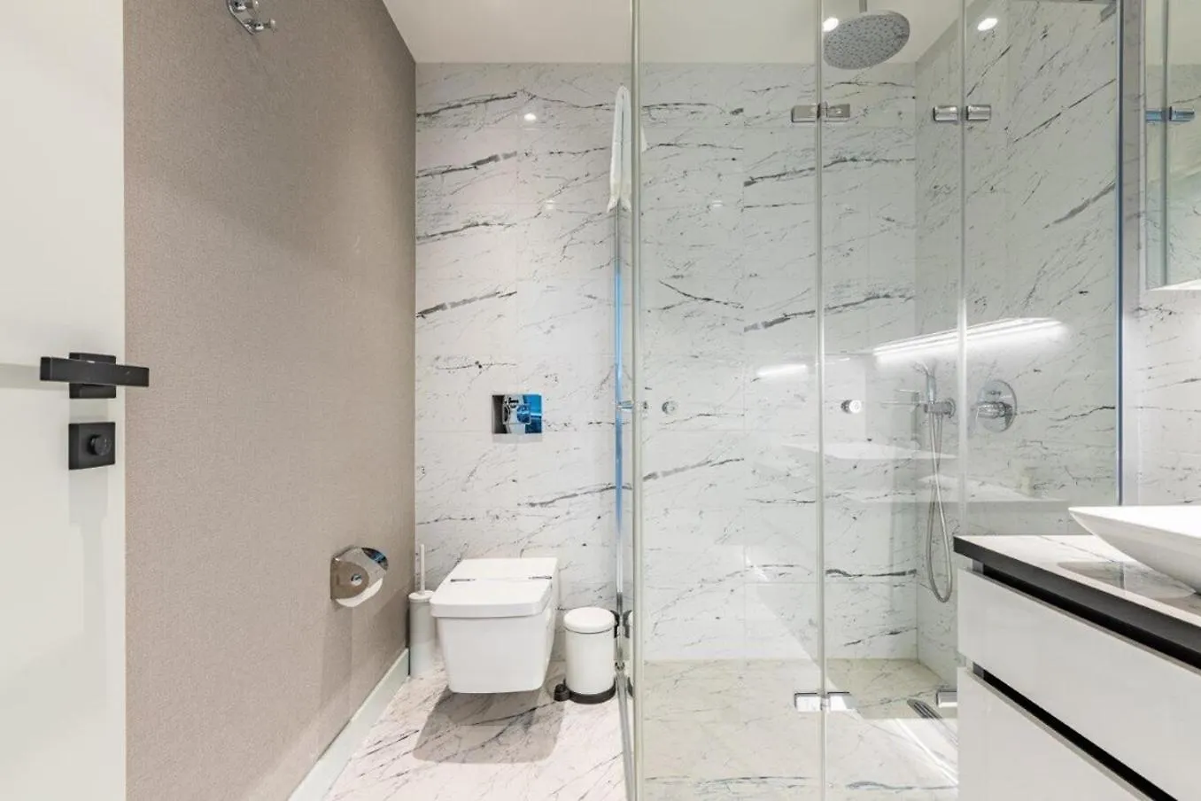 Gorgeous Modern 1Bd Terrace Condopoolviews! #233 Istanbul